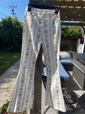 Forever 21  Floral Flared Jeans SZ S NWT